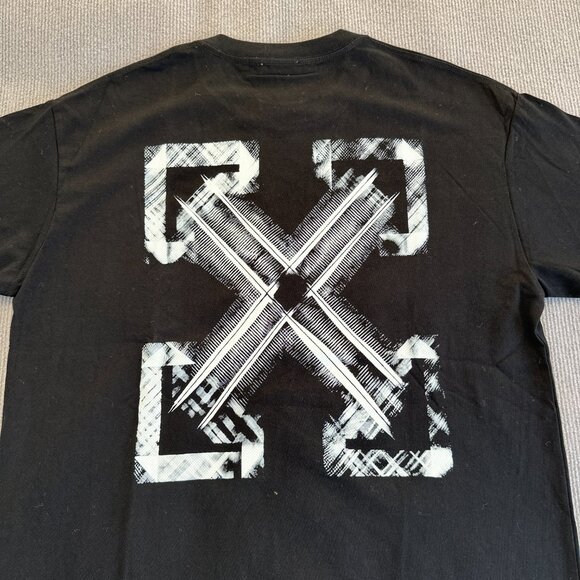 Off-White Men's Black T-shirt - Picture 2 of 7
